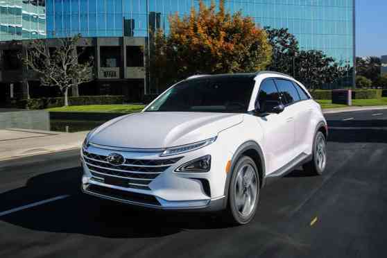 Hyundai reveals the Nexo Fuel-Cell Crossover image