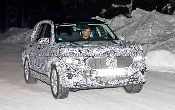 Spied: Mercedes-Benz GLB plays in the snow image