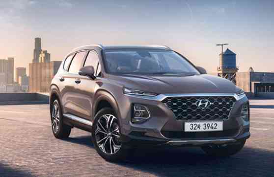 2018 Hyundai Santa Fe shows bold new face image