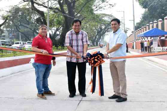 DPWH adds two additional lanes along Katipunan Avenue near UP image