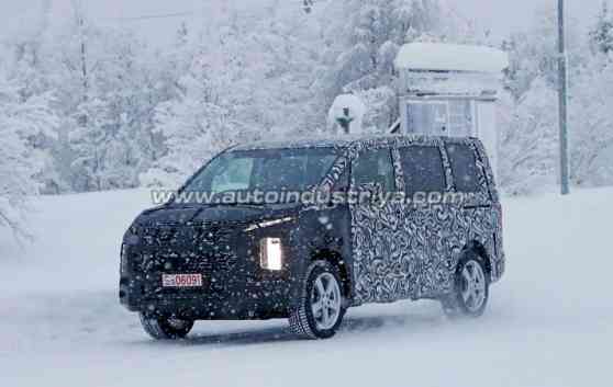 Spied: Are we looking at the next-generation Mitsubishi Delica? image