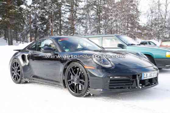 Spied: Mean-looking Porsche 911 GT3 caught in the wild image