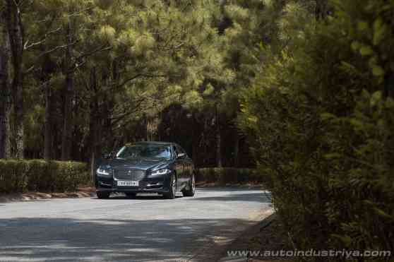 Driving the Boss: a Chauffeur's roadtrip with the Jaguar XJ image