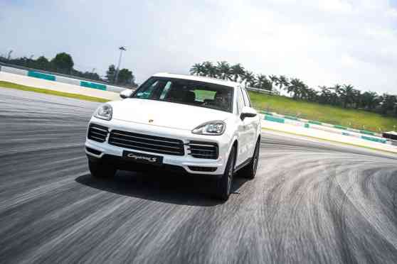 On and off the road: 2018 Porsche Cayenne image