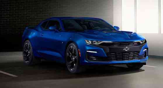 Chevrolet gives the Camaro a fresh face, better tech for 2019 image