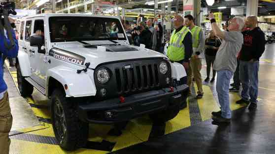 One last hurrah: Jeep builds final JK Wrangler image