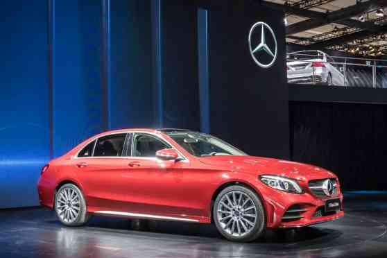 Mercedes-Benz stretches 2019 C-Class for China image