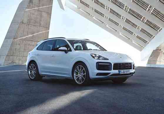 2019 Porsche Cayenne Hybrid revealed with more power, new tech image