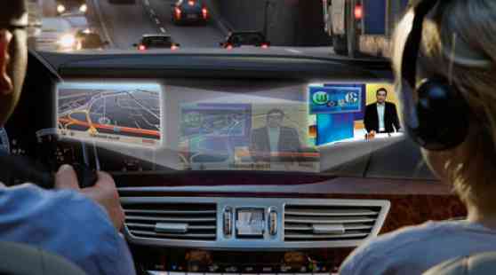 Mercedes-Benz introduces Splitview image