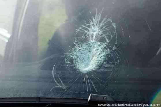 Congress approves bill to penalize throwing objects at vehicles image