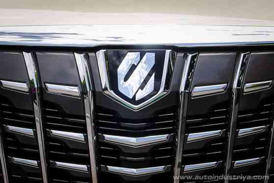 What does the Alphard's emblem mean? image