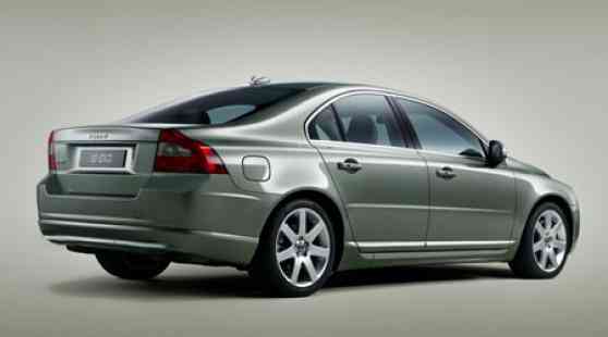 Volvo offers price reductions on selected brand-new models image