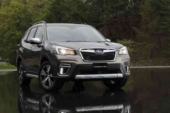 Hybrid is now top-range Subaru Forester in Japan image