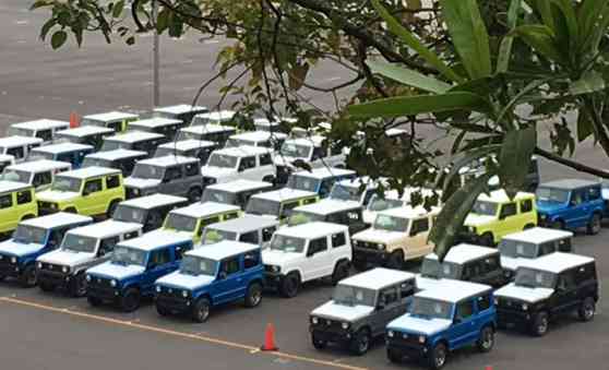Spy video shows 2019 Suzuki Jimny going retro image