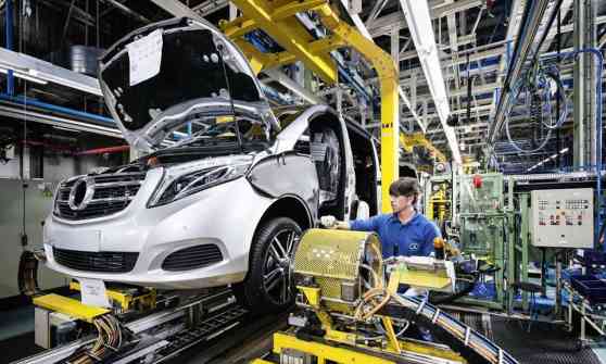 3.75 billion Euro fine looms over Daimler's head image