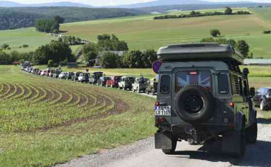 Germany sets new world record for largest parade of Land Rovers image