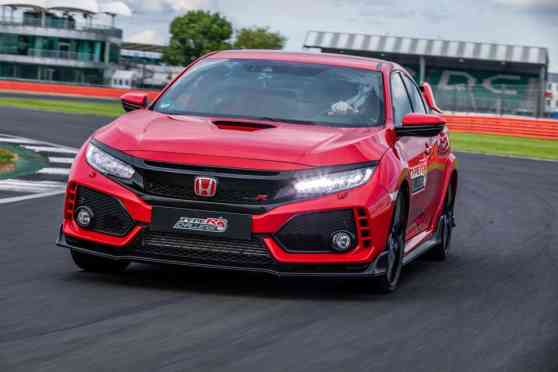Honda Civic Type R sets fastest FWD record on Silverstone image