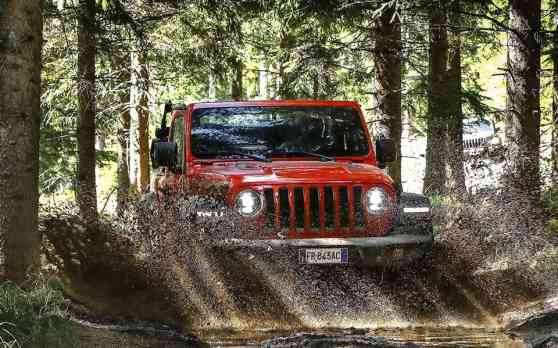 2018 Jeep Wrangler gets downsized 2.2L turbo-diesel image