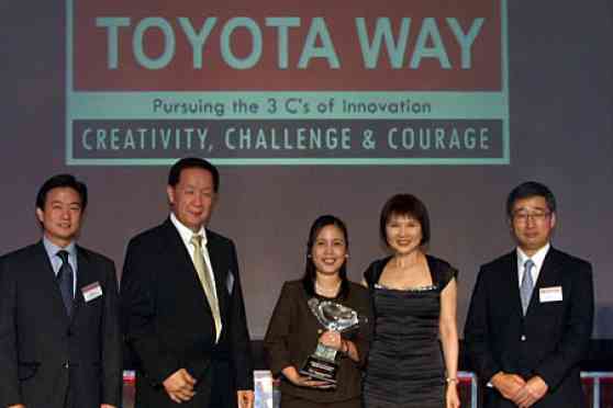 Toyota Awards Best Performing Dealers at 2009 Conference image