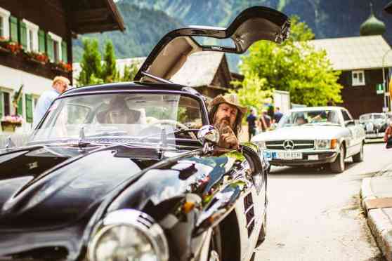 Urban Outlaw takes a break from Porsches, runs a Mercedes 300 SL image
