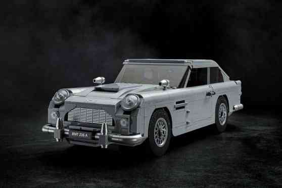 Lego James Bond's Aston Martin DB5 features a working ejector seat image