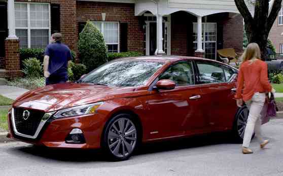 Nissan Rear Door Alert reminds parents not to leave kids in cars image