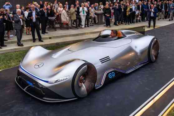 Mercedes-Benz Vision EQ Silver Arrow pays tribute to glamorous 1930's image
