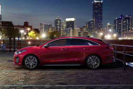 2019 Kia ProCeed sports wagon is bringing sexy back image