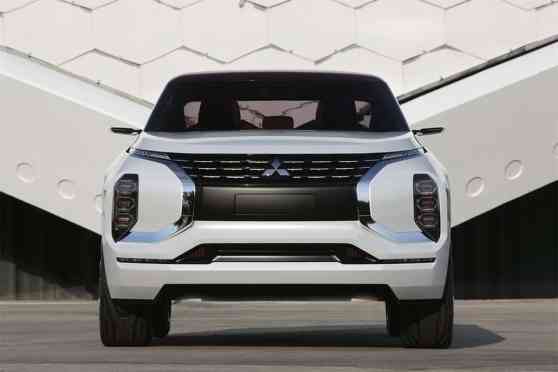 Mitsubishi execs: 2021 Outlander will use platform shared with Nissan, Renault image