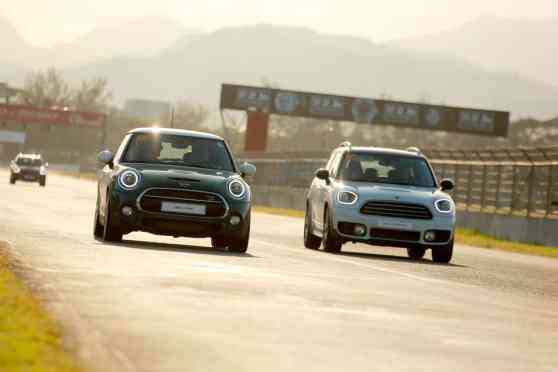 Taking diesel to the limit: Mini Countryman D on Clark Circuit image