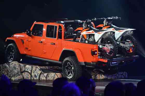 2020 Jeep Gladiator is a Wrangler with a pick-up bed image