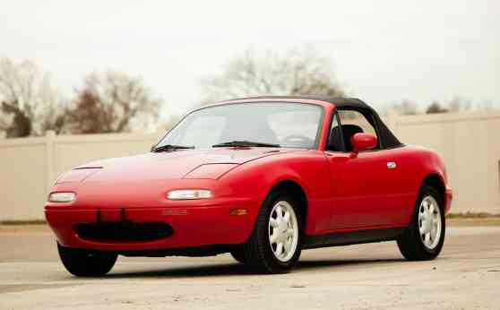 Someone is selling a mint condition 1990 Mazda MX-5 image