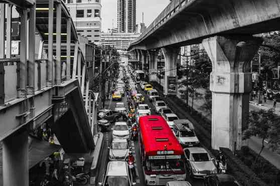 6 tips to remember when stuck on the road image