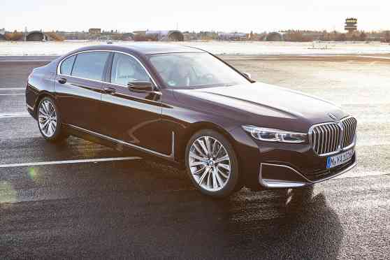 BMW says this 2020 7 Series can get up to 47 kilometers per liter image