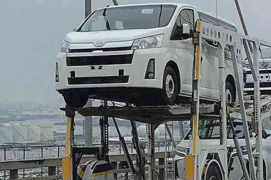 These are the first undisguised photos of 2020 Toyota Hiace image