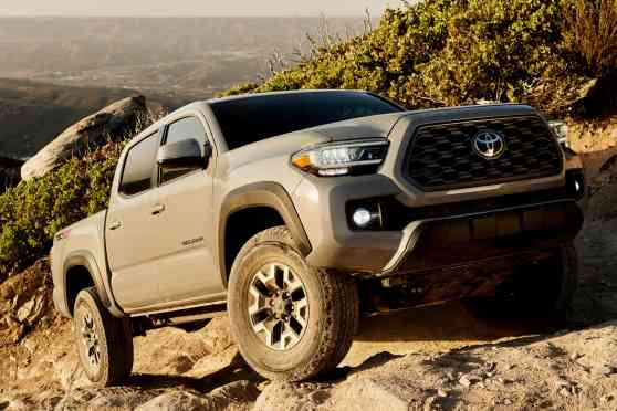 2019 Toyota Tacoma keeps V6 power with manual transmission image