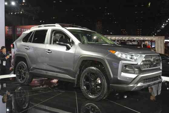 Hit the trails in the 2020 Toyota RAV4 Off-Road special image