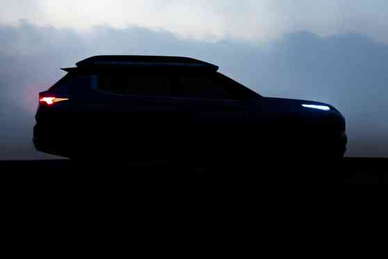 Does the Mitsubishi Engelberg Tourer&rsquo;s side profile look familiar? image