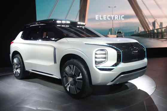 Is Mitsubishi's Engelberg Tourer PHEV the future of the Pajero? image