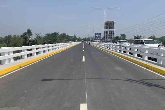 Wider Friendship Bridge cuts travel time between San Fernando, Clark image