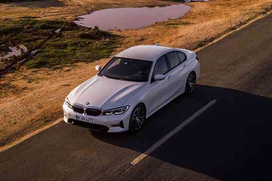 2019 BMW 330e packs 252 HP, but still returns up to 59 km/l image