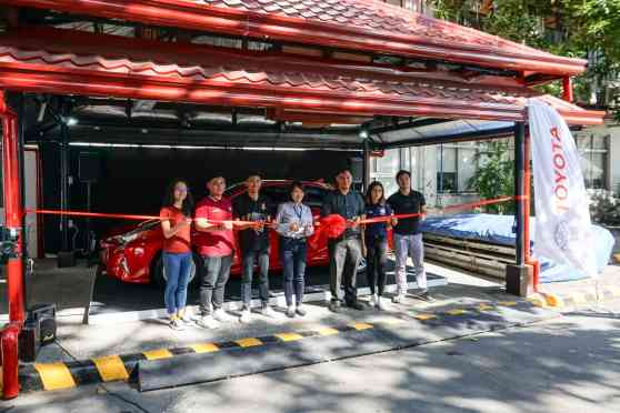 Toyota Hybrid Electric Vehicle campus tour kicks off at Map&uacute;a image