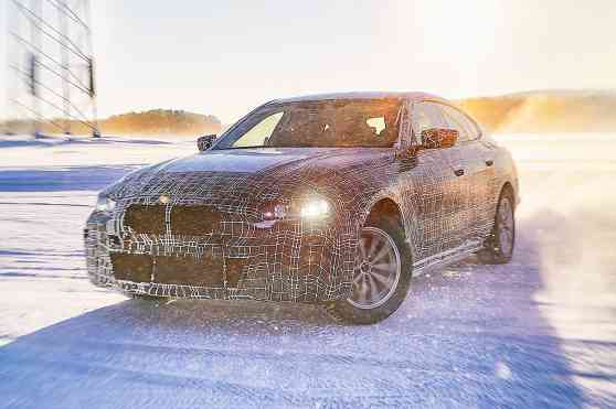 BMW i4 aims to be the ultimate EV driving machine image