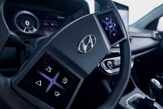 Is Hyundai&rsquo;s touchscreen-equipped steering wheel a good idea? image