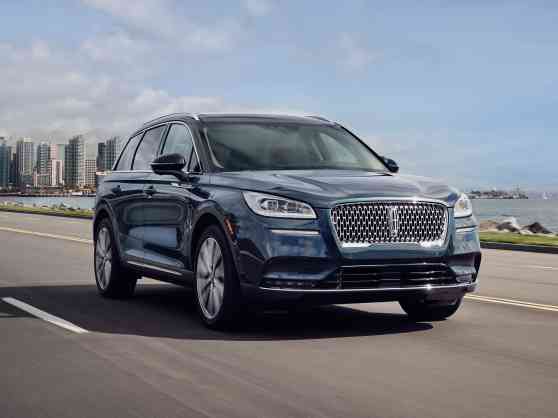 2020 Lincoln Corsair is the well-dressed runt of the Navigator family image