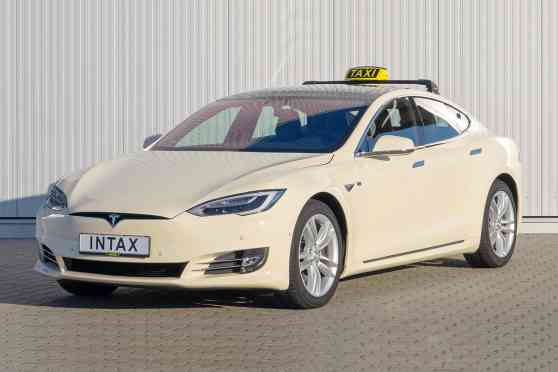No more &ldquo;kontrata&rdquo;: Thanks to Tesla, your future taxi may be driverless image
