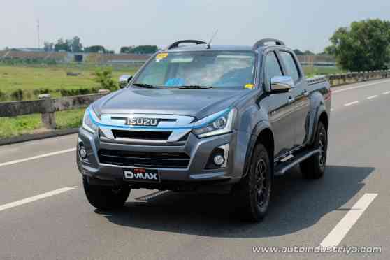 Ride tall in the 2019 Isuzu D-Max Boondock...4x2 image