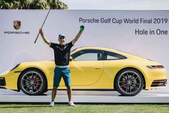 Golfer wins a Porsche 911 with a hole-in-one image