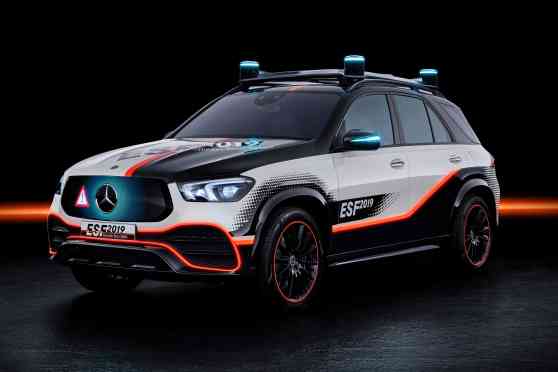 This smart Mercedes concept can drive itself and warn other drivers image