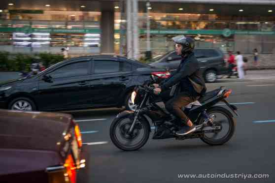 How to drive safely around bikers image